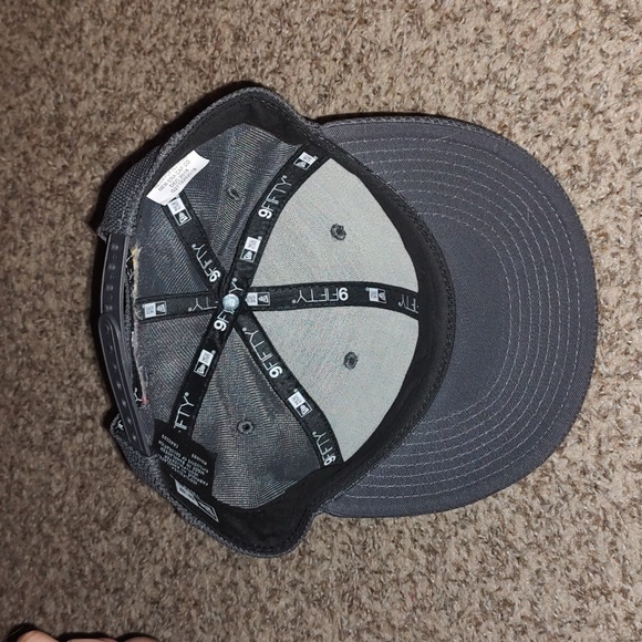 New Era 9Fifty Bare Honey Embroidered Snapback Hat Youth Gray - Picture 7 of 10